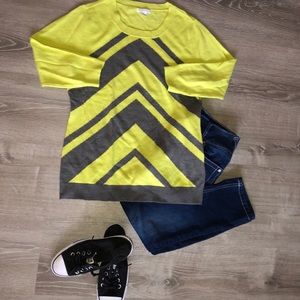 NY&Co sweater size LARGE